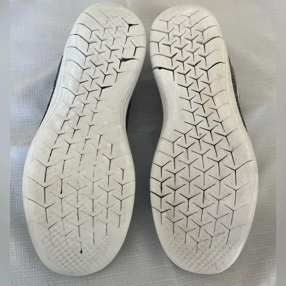 Nike Free Lunarlon black/gray specks, white sole, great condition, lightweight,9